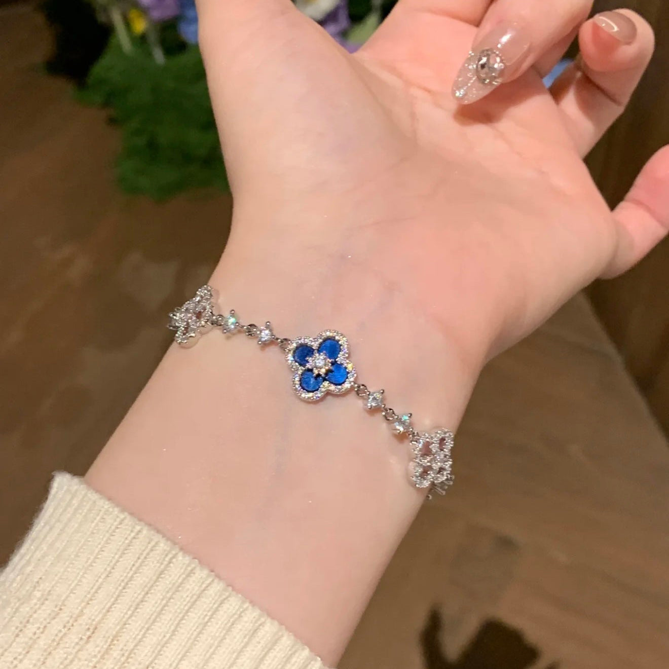 ??Loco?¡¥CLOVER 5 MOTIF PINK BLUE RED WHITE BRACELET