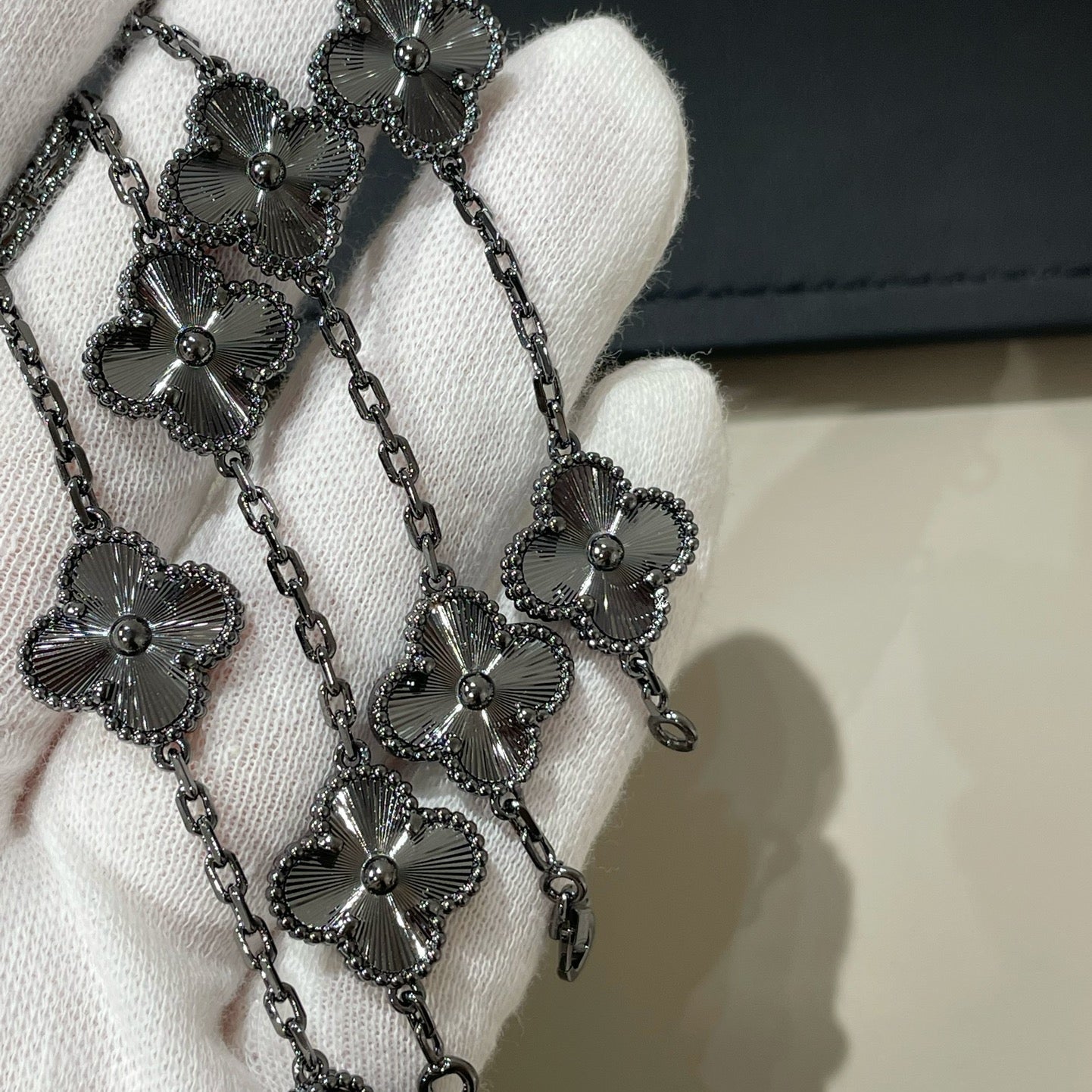 [Loco]New CLOVER 5 MOTIF BLACK BRACELET