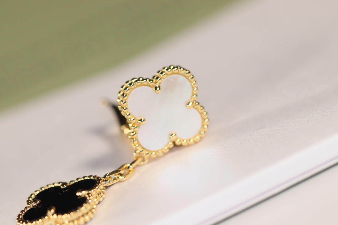 ??Loco?¡¥CLOVER EARRINGS GOLD ONYX MOP 3 MOTIF