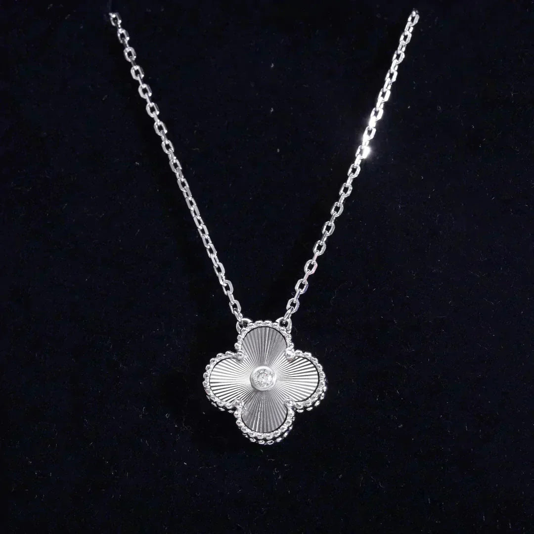 ??Loco?¡¥CLOVER  15MM DIAMOND LASER NECKLACE SILVER