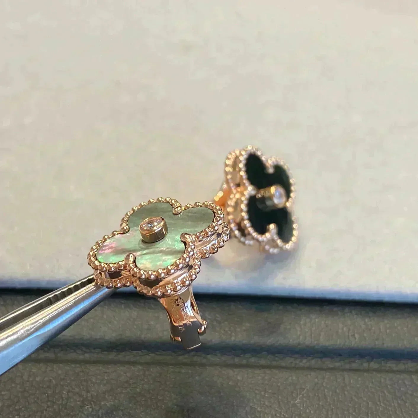 ??Loco?¡¥CLOVER MEDIUM 1 MOTIFS GRAY MOP  DIAMOND EARRINGS