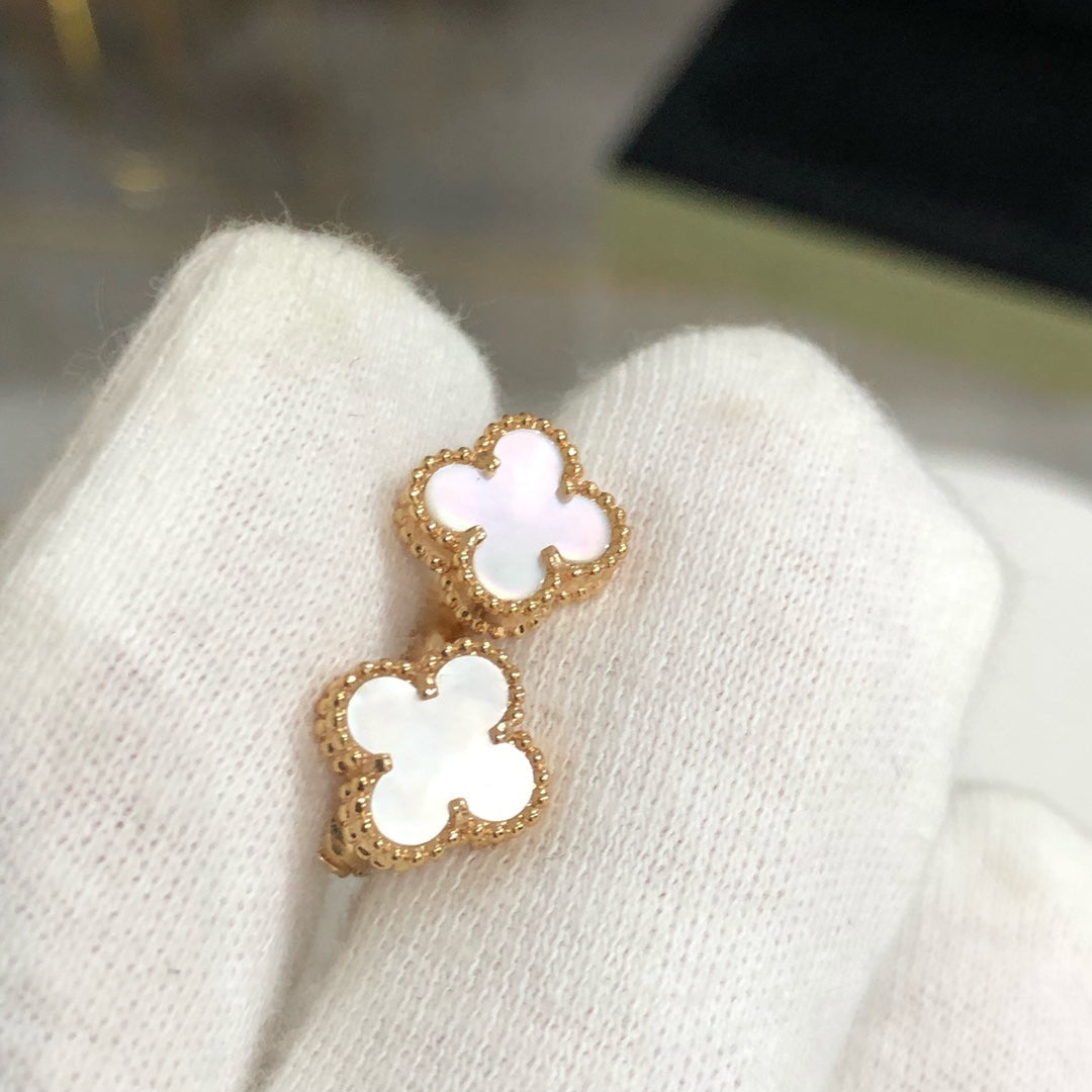 ??Loco?¡¥CLOVER MINI GOLD EARRINGS