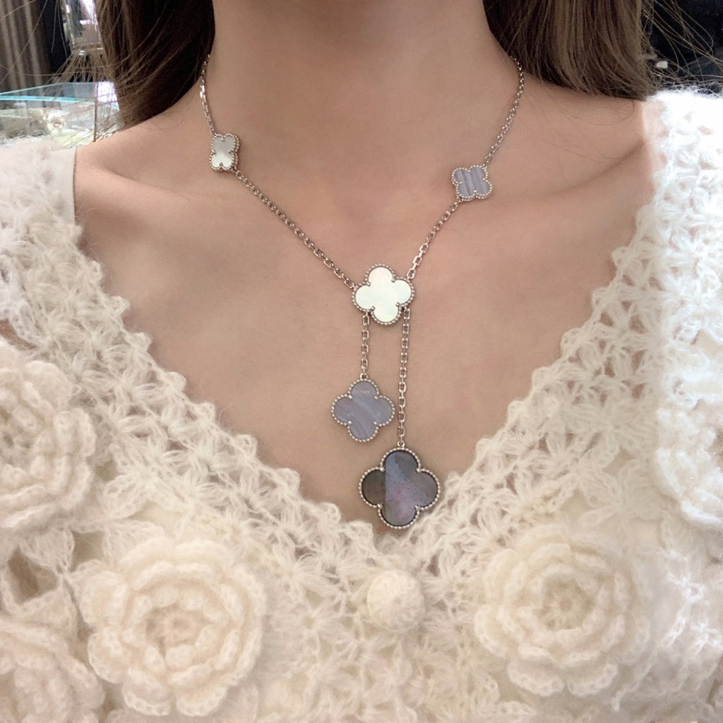 ??Loco?¡¥CLOVER MOP CHALCEDONY NECKLACE SILVER 6 MOTIF