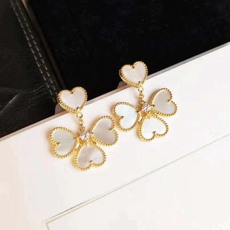 ??Loco?¡¥CLOVER SWEET WHITE MOP EARRINGS