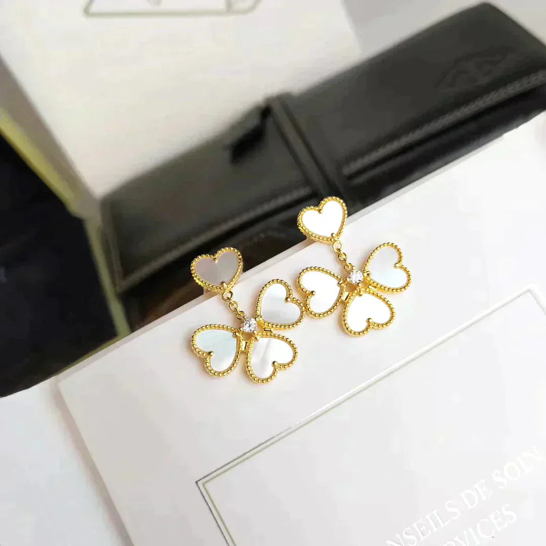 ??Loco?¡¥CLOVER SWEET WHITE MOP EARRINGS