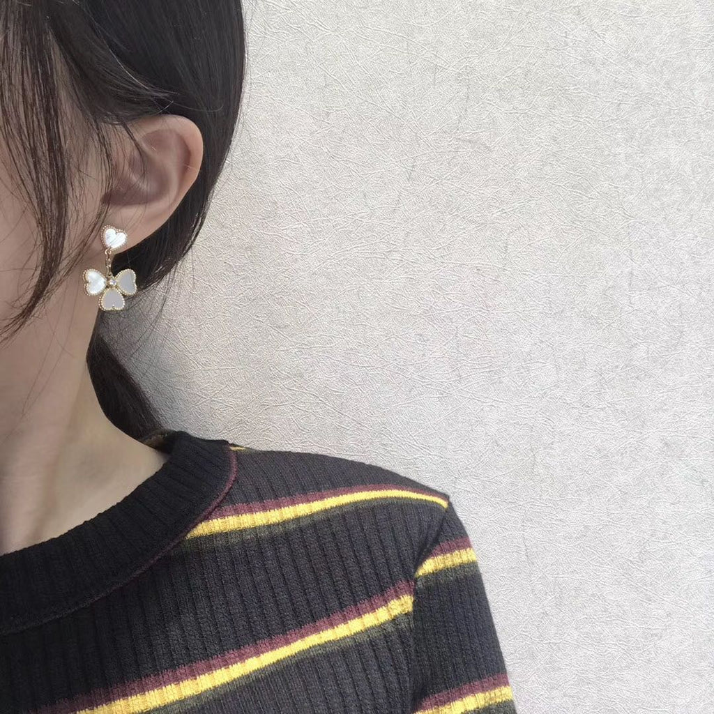 ??Loco?¡¥CLOVER SWEET WHITE MOP EARRINGS