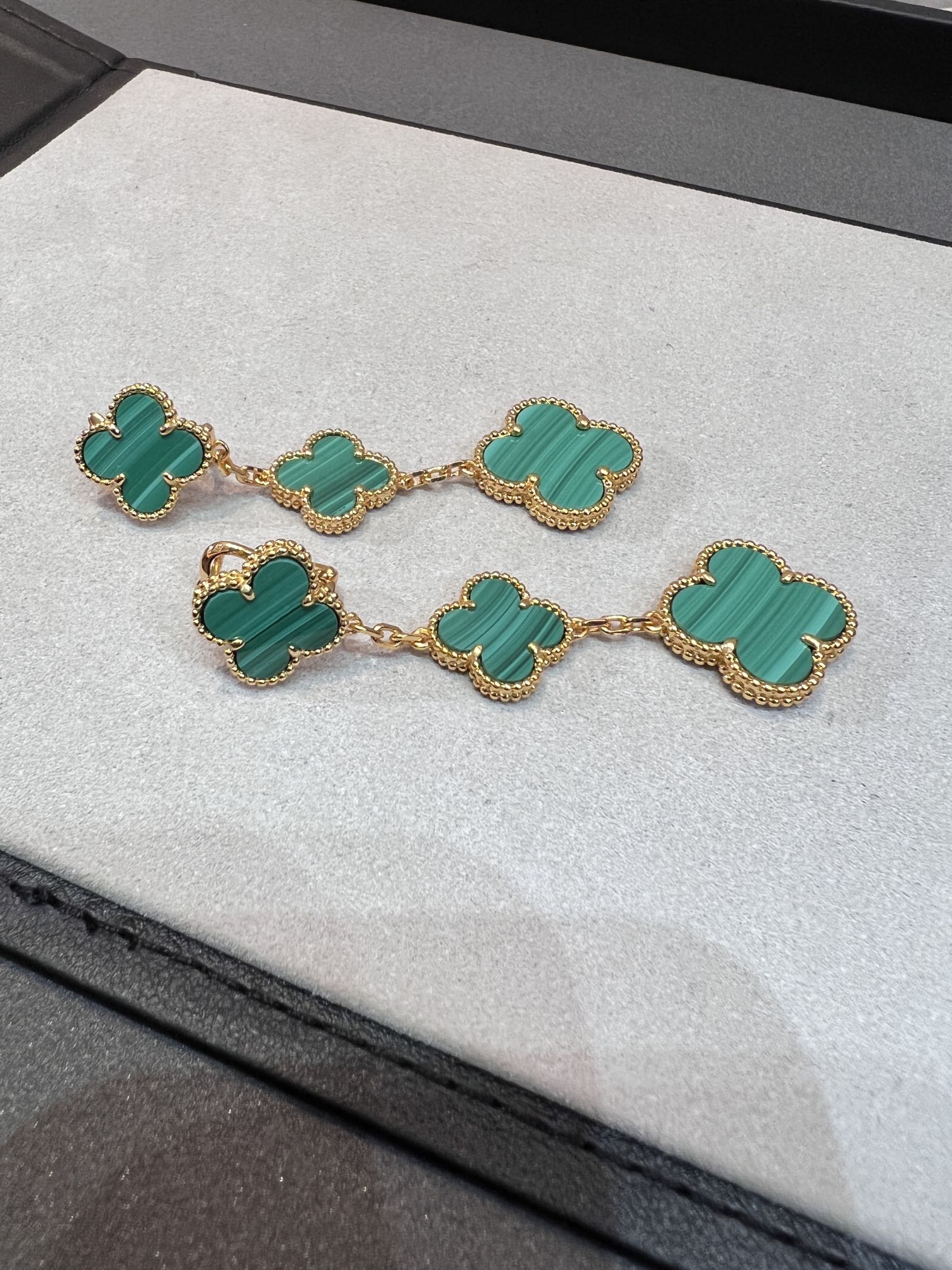 ??Loco?¡¥CLOVER MALACHITE 3 MOTIFS GOLD