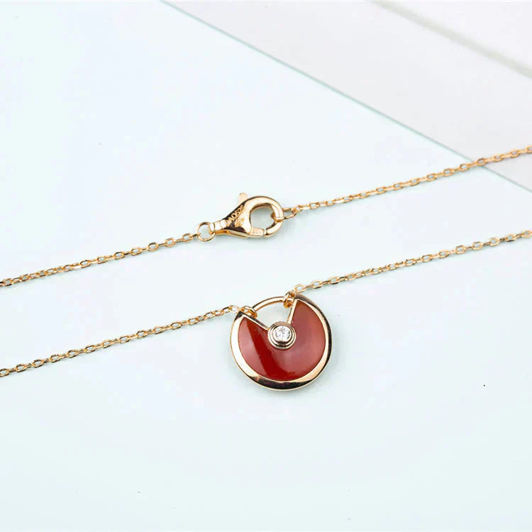 ??Loco?¡¥AMULETTE GOLD CARNELIAN ONYX NECKLACE