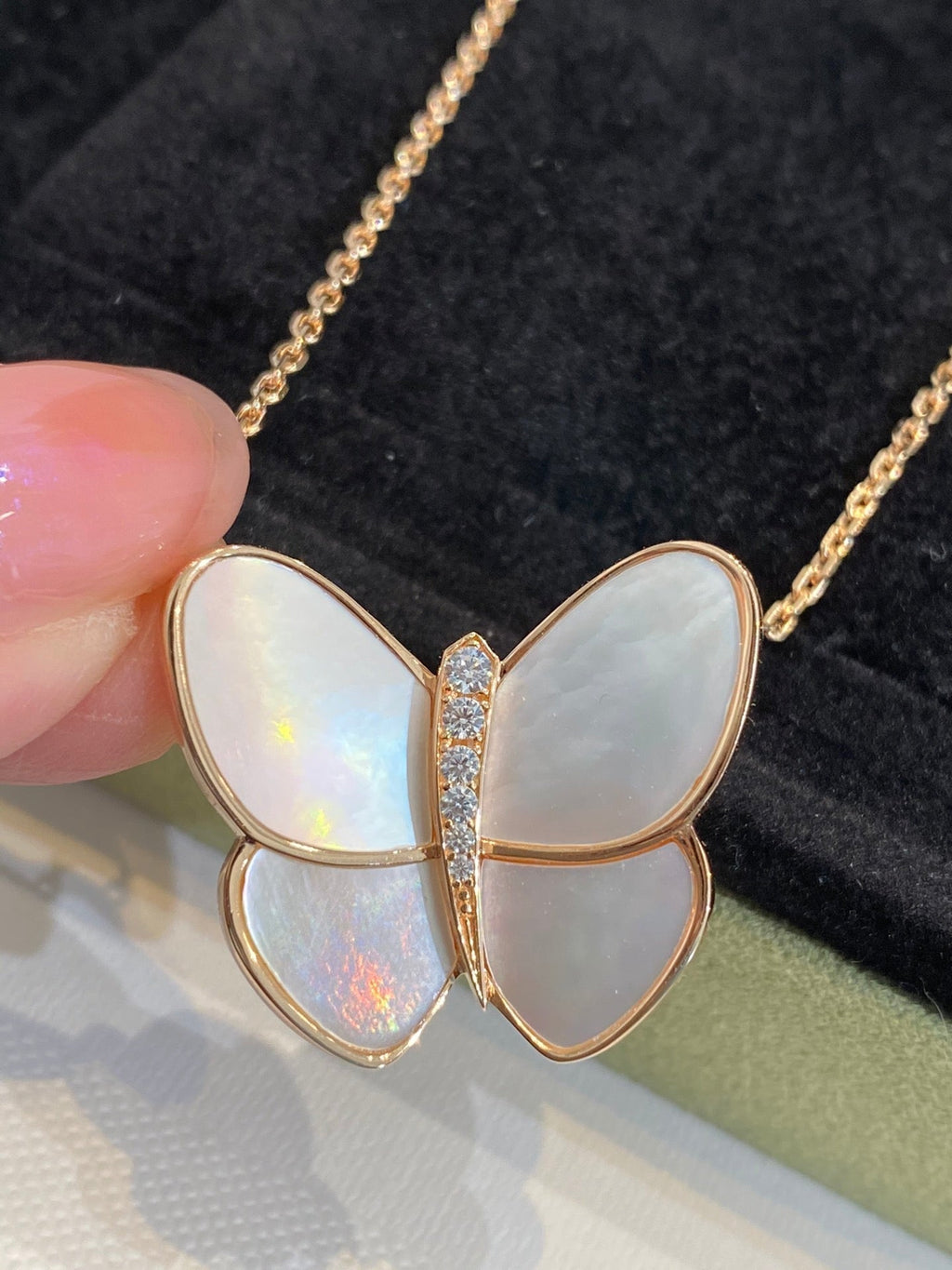 ??Loco?¡¥BUTTERFLY GOLD MOP DIAMOND NECKLACE