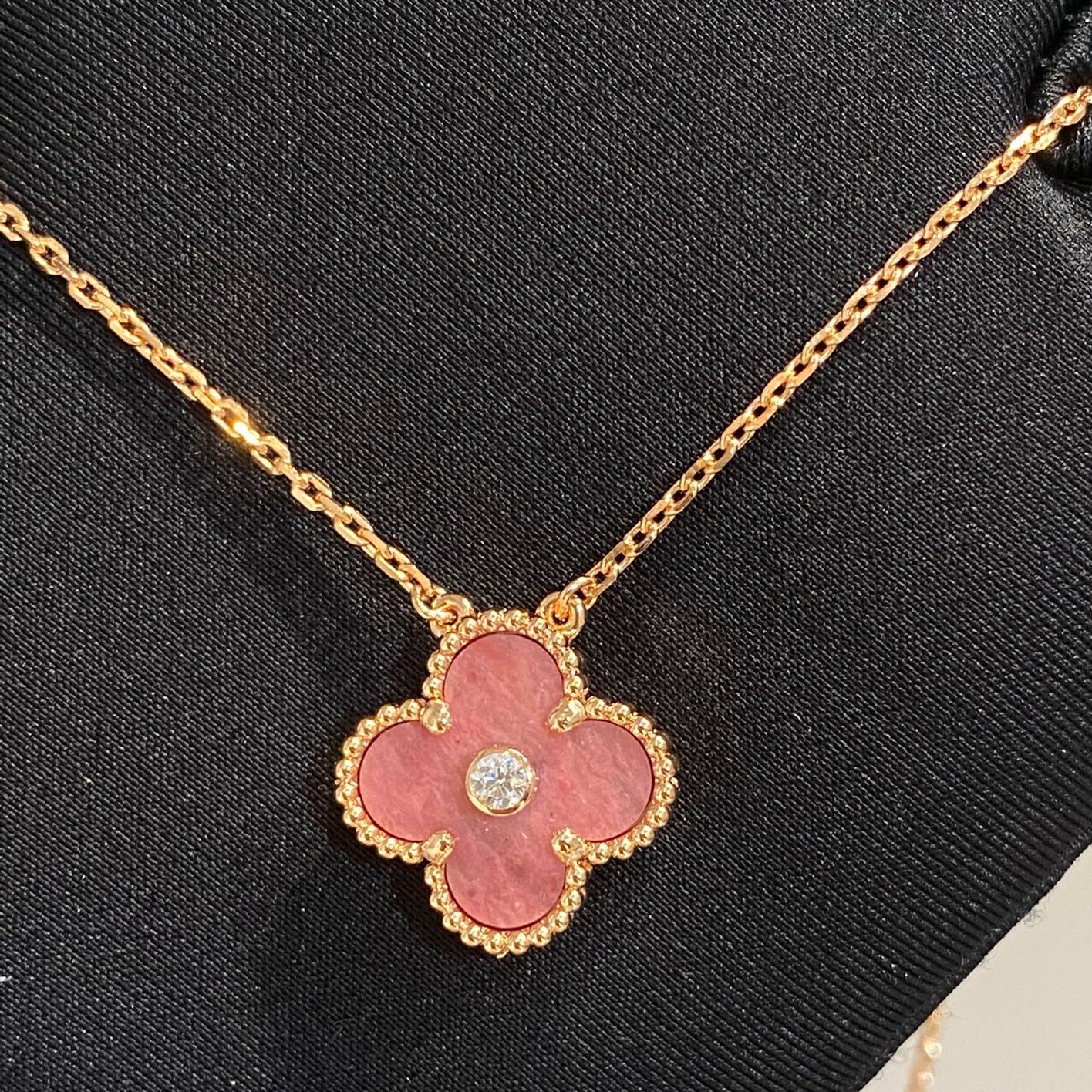 ??Loco?¡¥CLOVER 15MM DIAMOND RHODONITE NECKLACE
