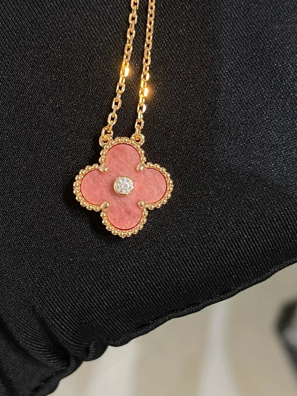 ??Loco?¡¥CLOVER 15MM DIAMOND RHODONITE NECKLACE