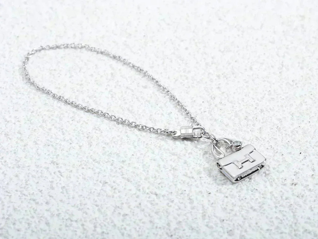 ??Loco?¡¥AMULETTE PEDANT SILVER NECKLACE