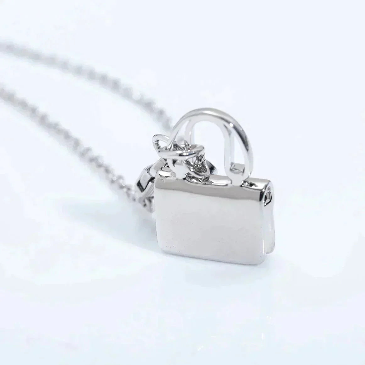 ??Loco?¡¥AMULETTE PEDANT SILVER NECKLACE