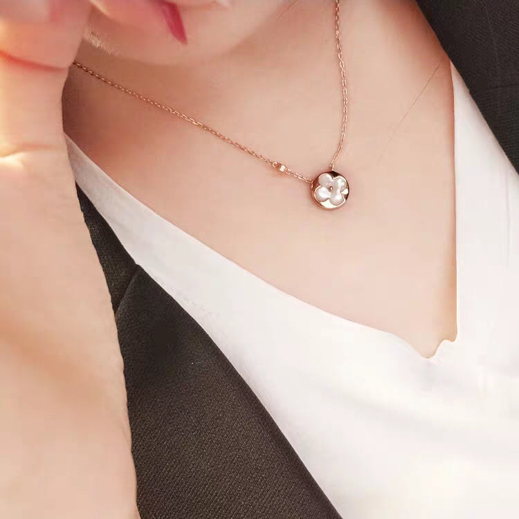 ??Loco?¡¥SUN MOP GOLD 1 DIAMOND NECKLACE