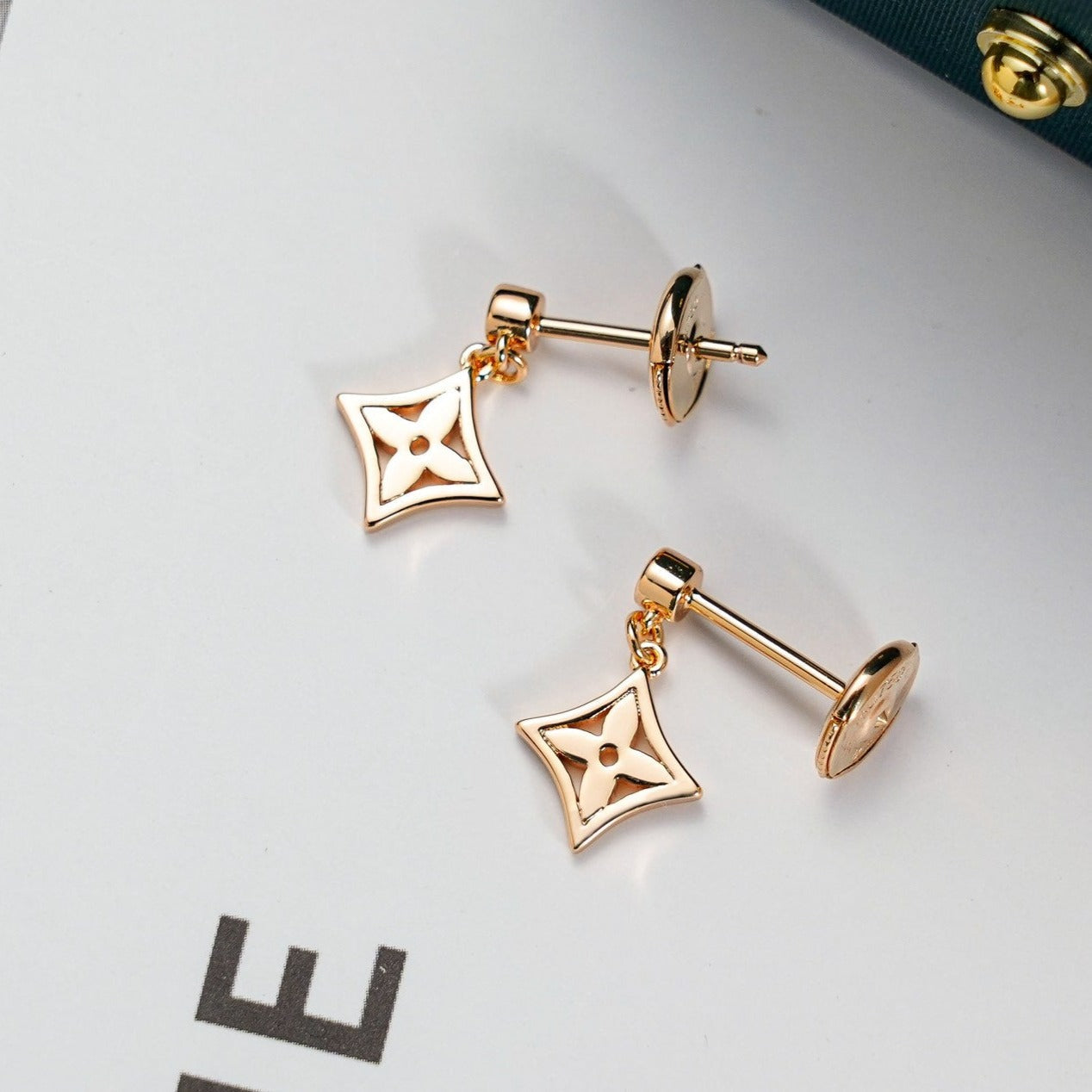 ??Loco?¡¥STAR EARRINGS GOLD