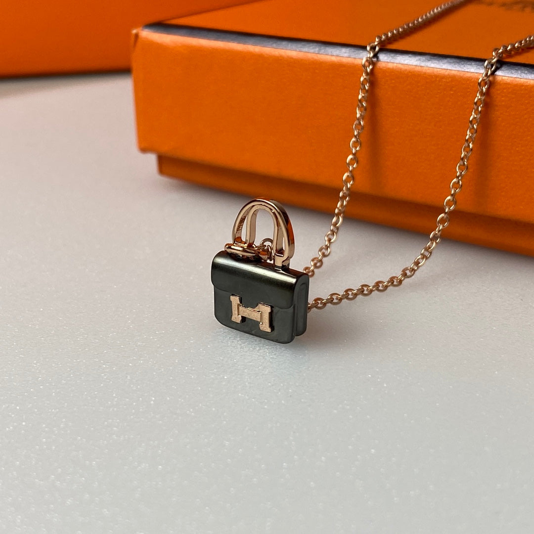 ??Loco?¡¥CONSTANCE BLACK PEDANT PINK GOLD NECKLACE