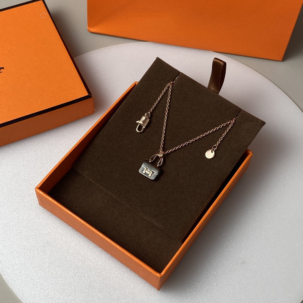 ??Loco?¡¥CONSTANCE BLACK PEDANT PINK GOLD NECKLACE