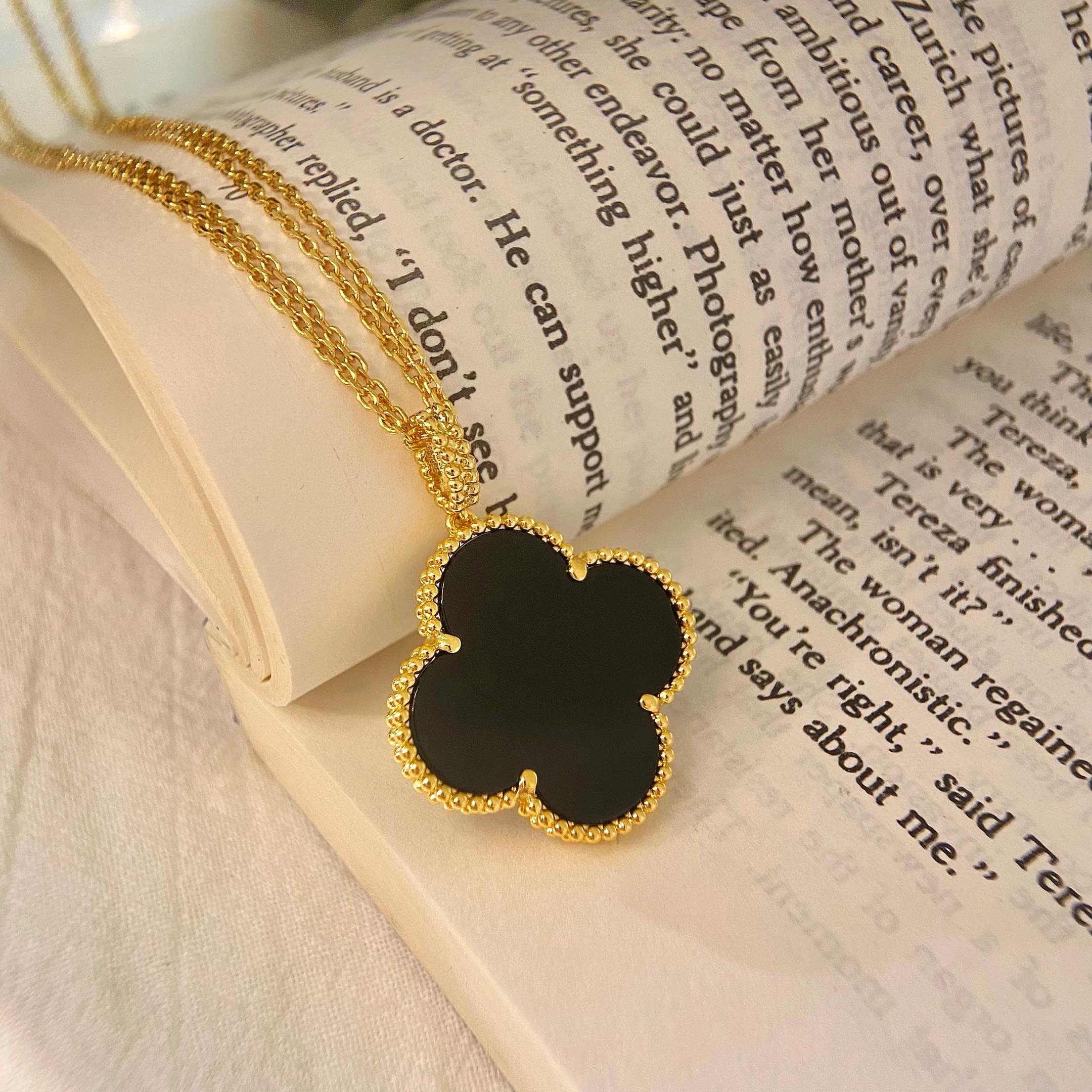 ??Loco?¡¥CLOVER 25MM NECKLACE GOLD ONYX