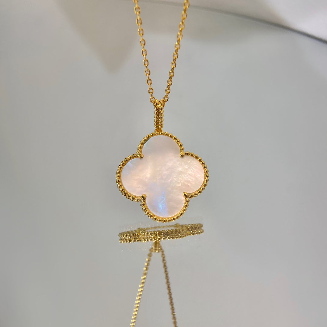 ??Loco?¡¥CLOVER 25MM MOP LARGE PENDANT NECKLACE