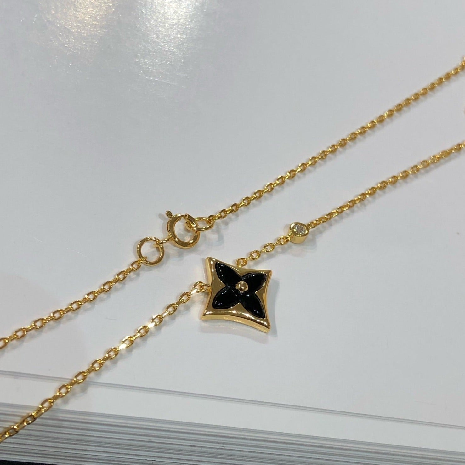 ??Loco?¡¥STAR BLACK MOP NECKLACE