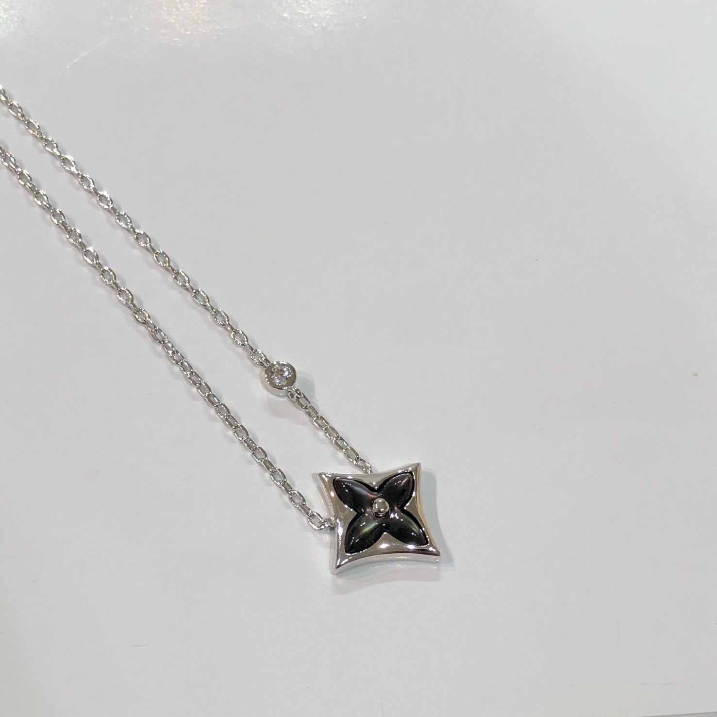 ??Loco?¡¥STAR BLACK MOP NECKLACE