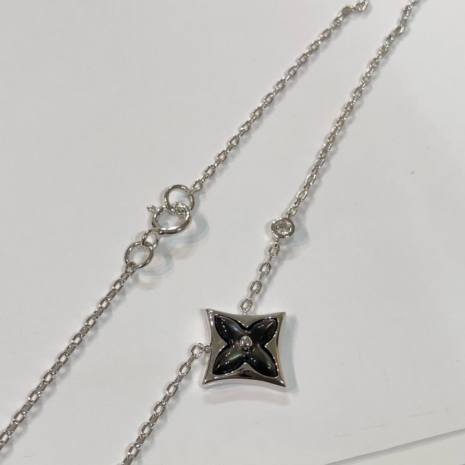 ??Loco?¡¥STAR BLACK MOP NECKLACE