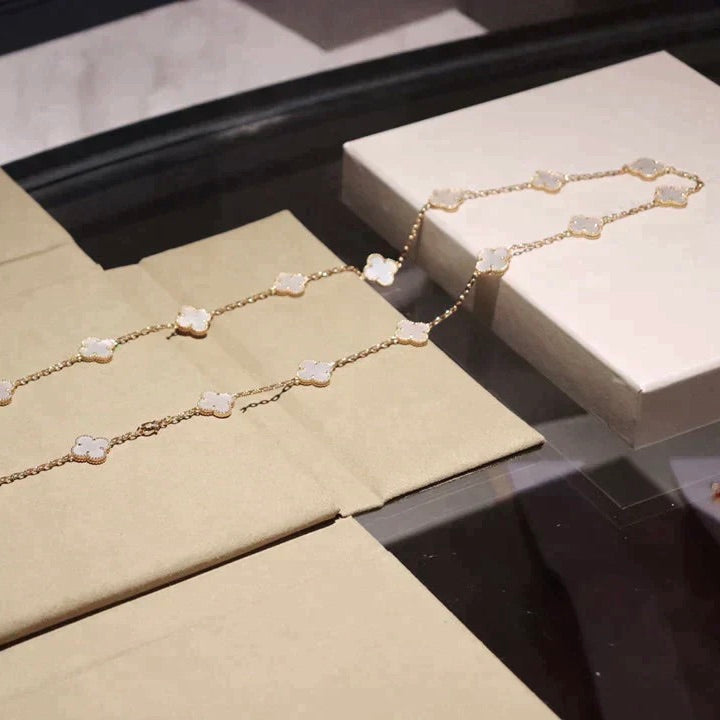 ??Loco?¡¥CLOVER 20 MOTIFS WHITE MOP NECKLACE