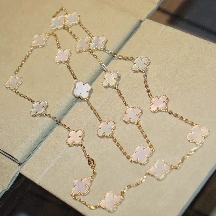 ??Loco?¡¥CLOVER 20 MOTIFS WHITE MOP NECKLACE