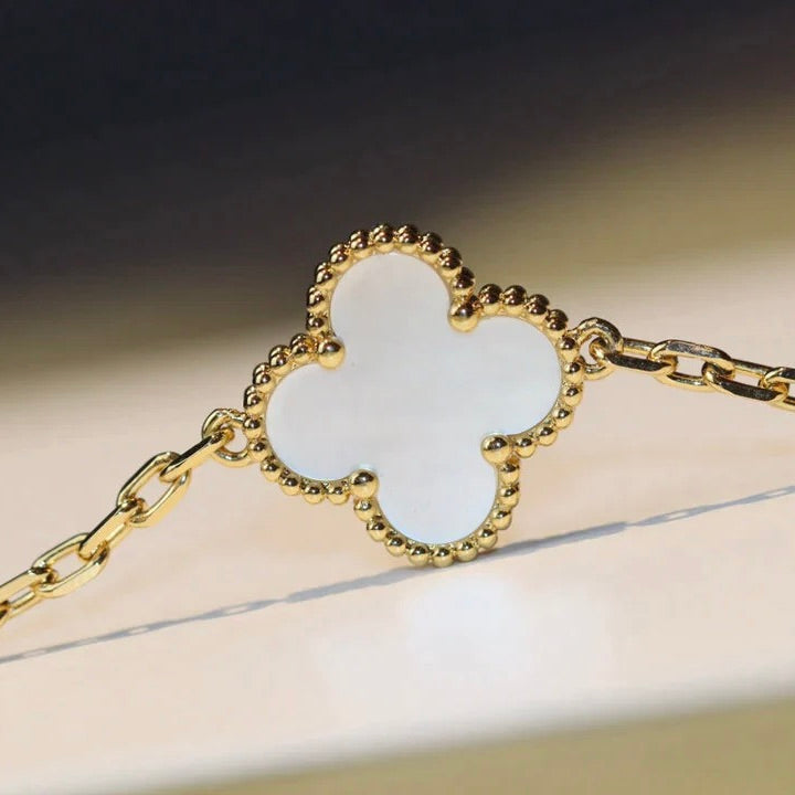 ??Loco?¡¥CLOVER 20 MOTIFS WHITE MOP NECKLACE