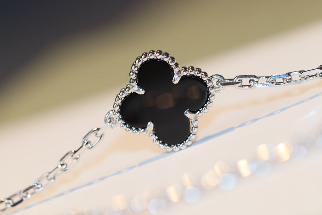 ??Loco?¡¥CLOVER 20 MOTIFS ONYX DIAMOND SILVER