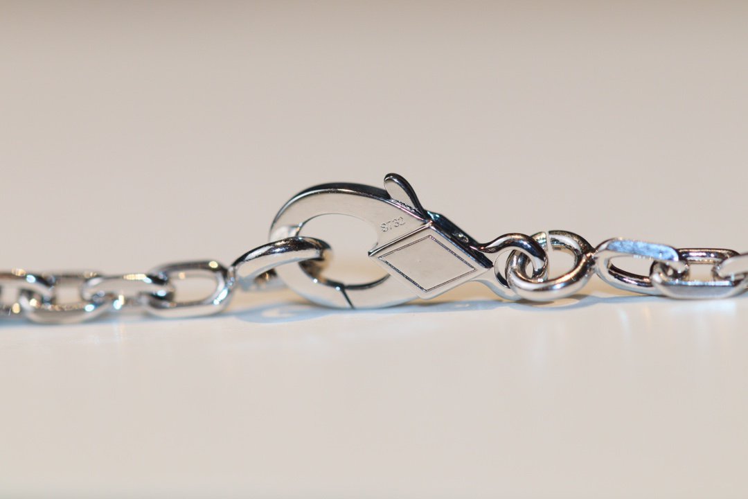 ??Loco?¡¥CLOVER 20 MOTIFS ONYX DIAMOND SILVER