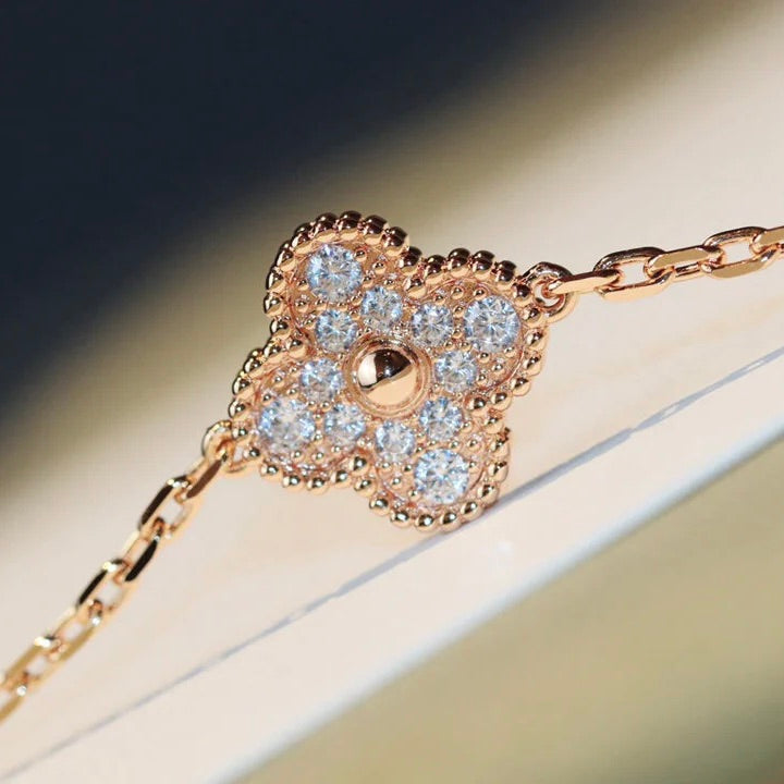 ??Loco?¡¥CLOVER 20 MOTIFS LASER DIAMOND NECKLACE