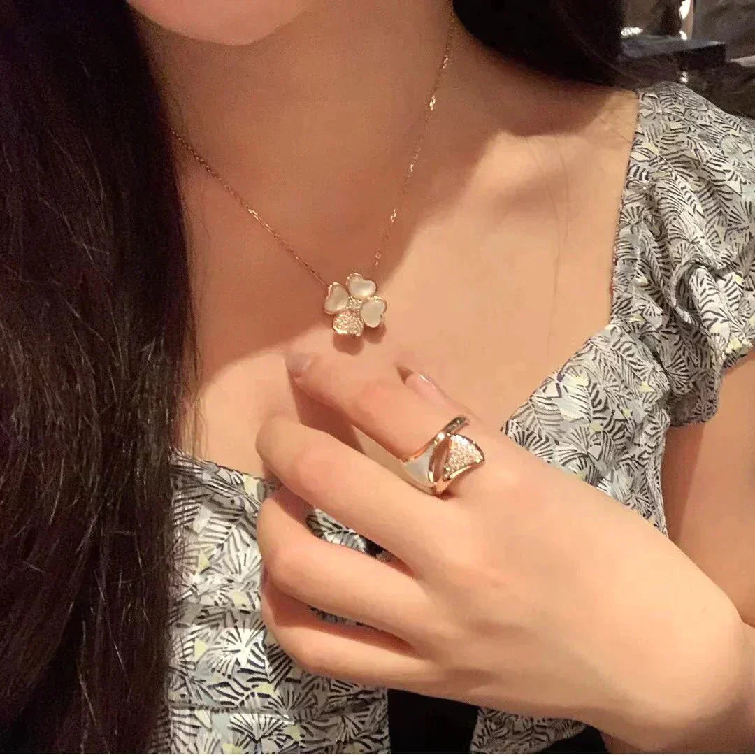 ??Loco?¡¥CLOVER MOP DIAMOND ROSE GOLD NECKLACE