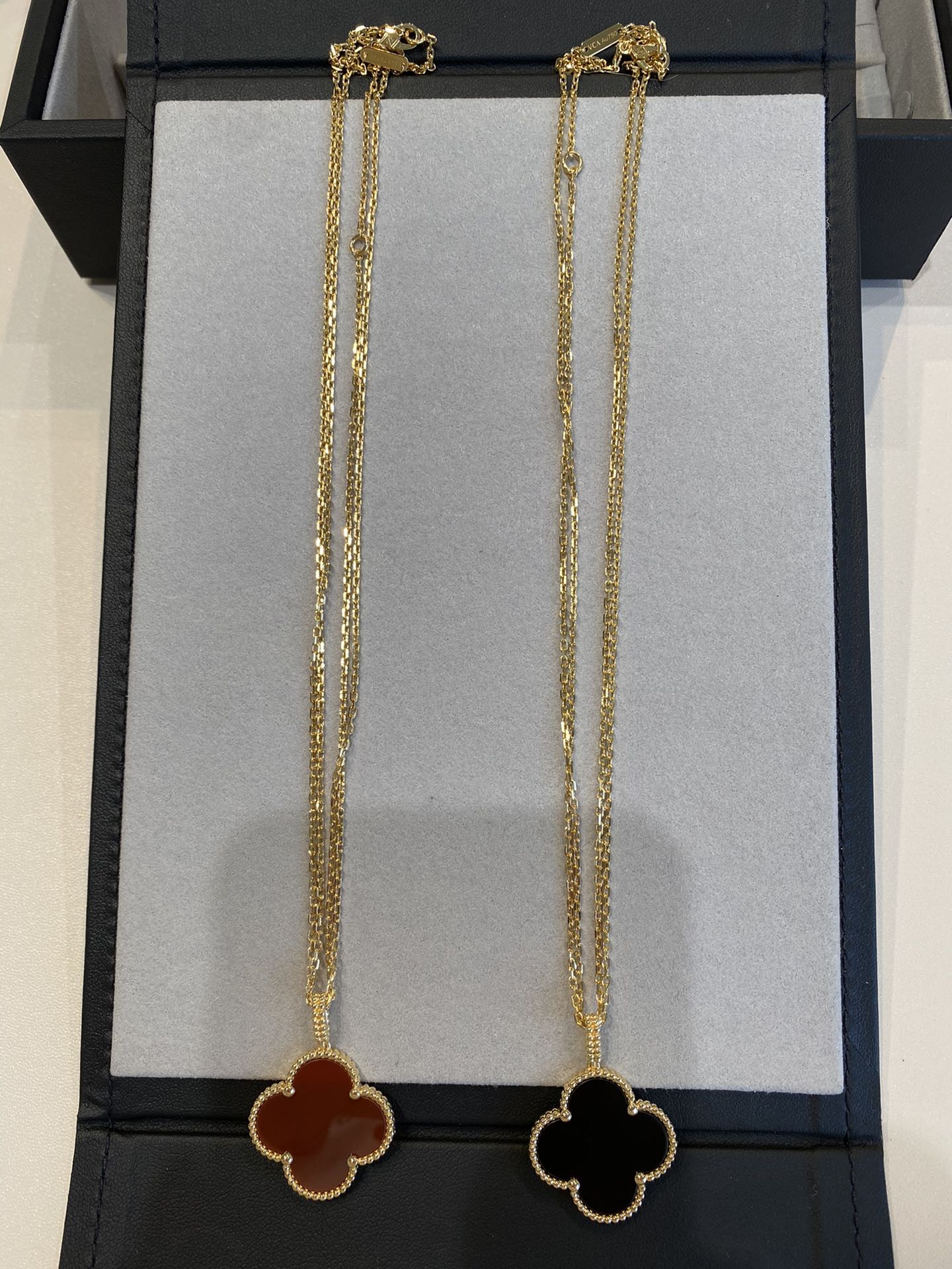 ??Loco?¡¥CLOVER 25MM NECKLACE GOLD CARNELIAN