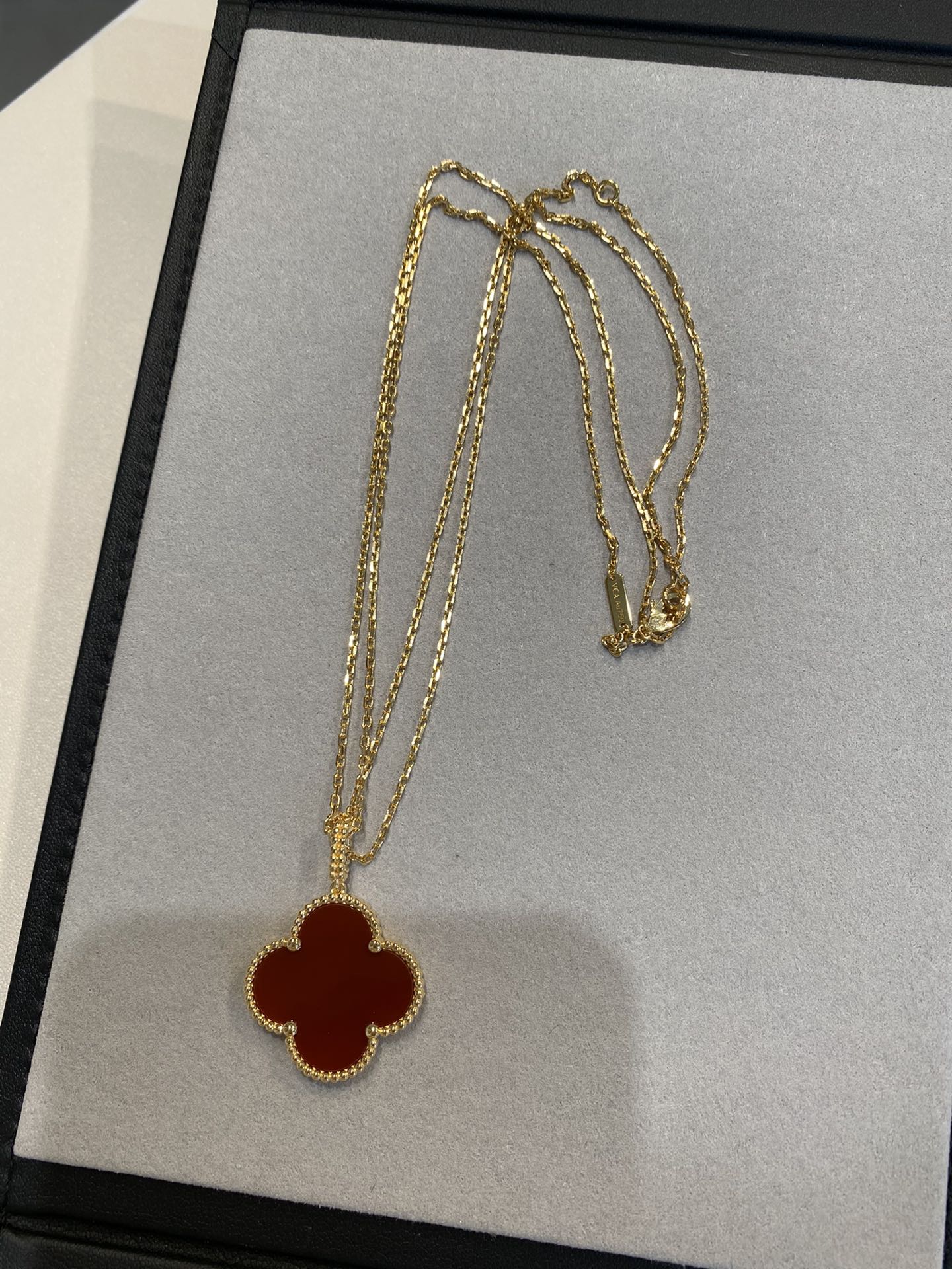 ??Loco?¡¥CLOVER 25MM NECKLACE GOLD CARNELIAN