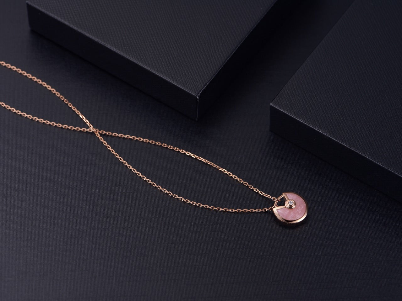 ??Loco?¡¥AMULETTE ROSE GOLD PINK MOP NECKLACE