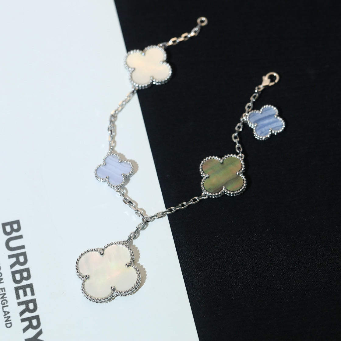 ??Loco?¡¥CLOVER BRACELET 5 MOTIFS MOP CHALCEDONY SILVER
