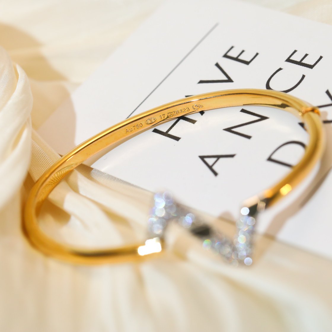 ??Loco?¡¥VOLTE UPSITE DOWN GOLD DIAMOND BRACELET