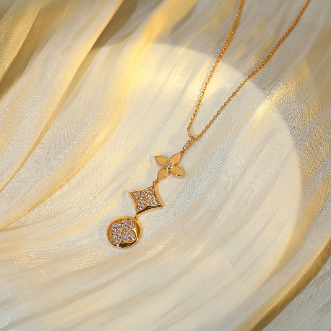 ??Loco?¡¥STAR AND SUN DIAMOND PINK GOLD NECKLACE