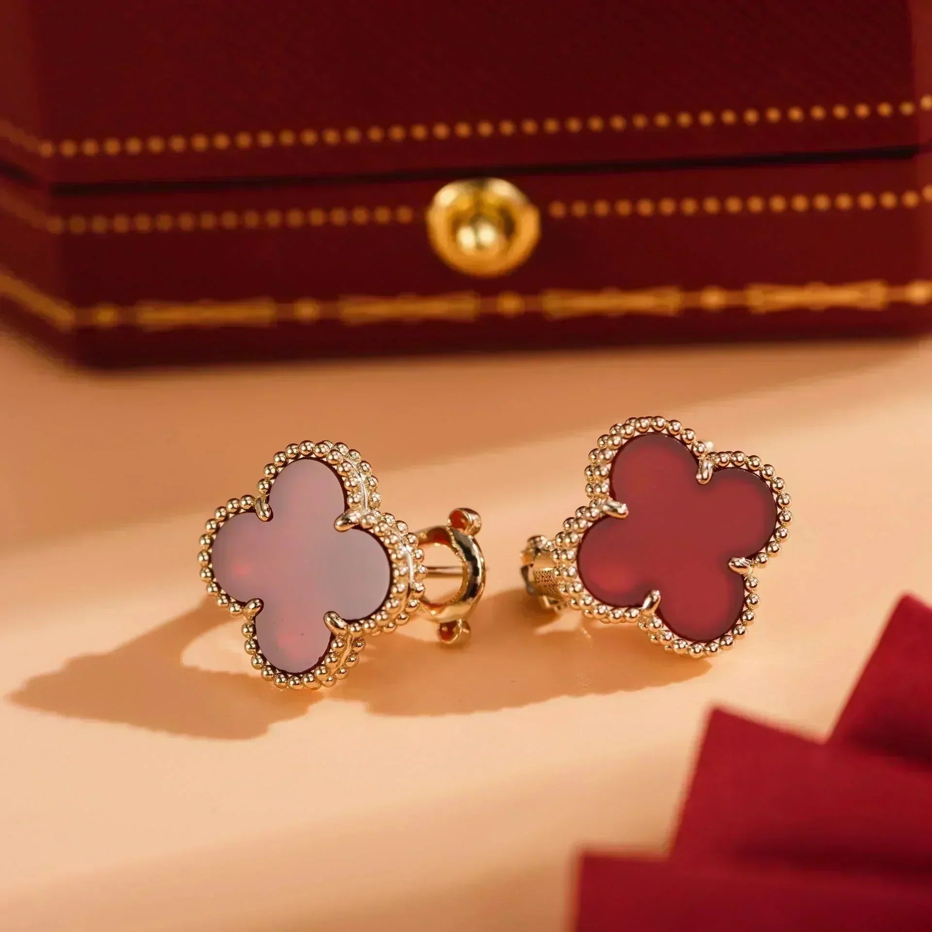 ??Loco?¡¥CLOVER MEDIUM 1 MOTIFS CARNELIAN  EARRINGS
