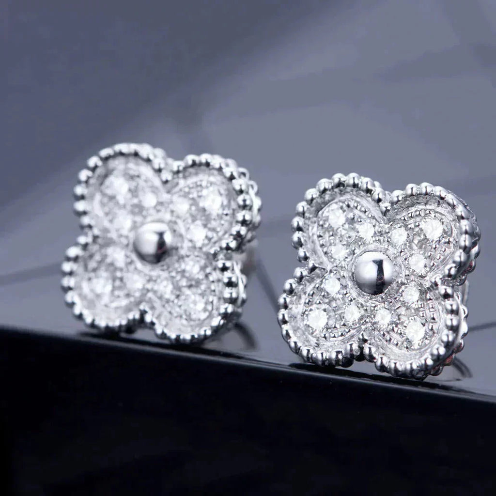 ??Loco?¡¥CLOVER 1 MOTIFS DIAMOND STUD EARRINGS SILVER