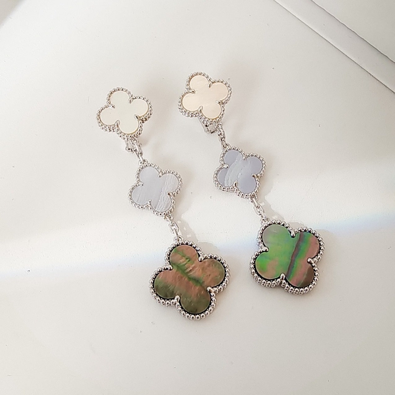 ??Loco?¡¥CLOVER 3 MOTIFS CHALCEDONY DARK MOP SILVER EARRINGS