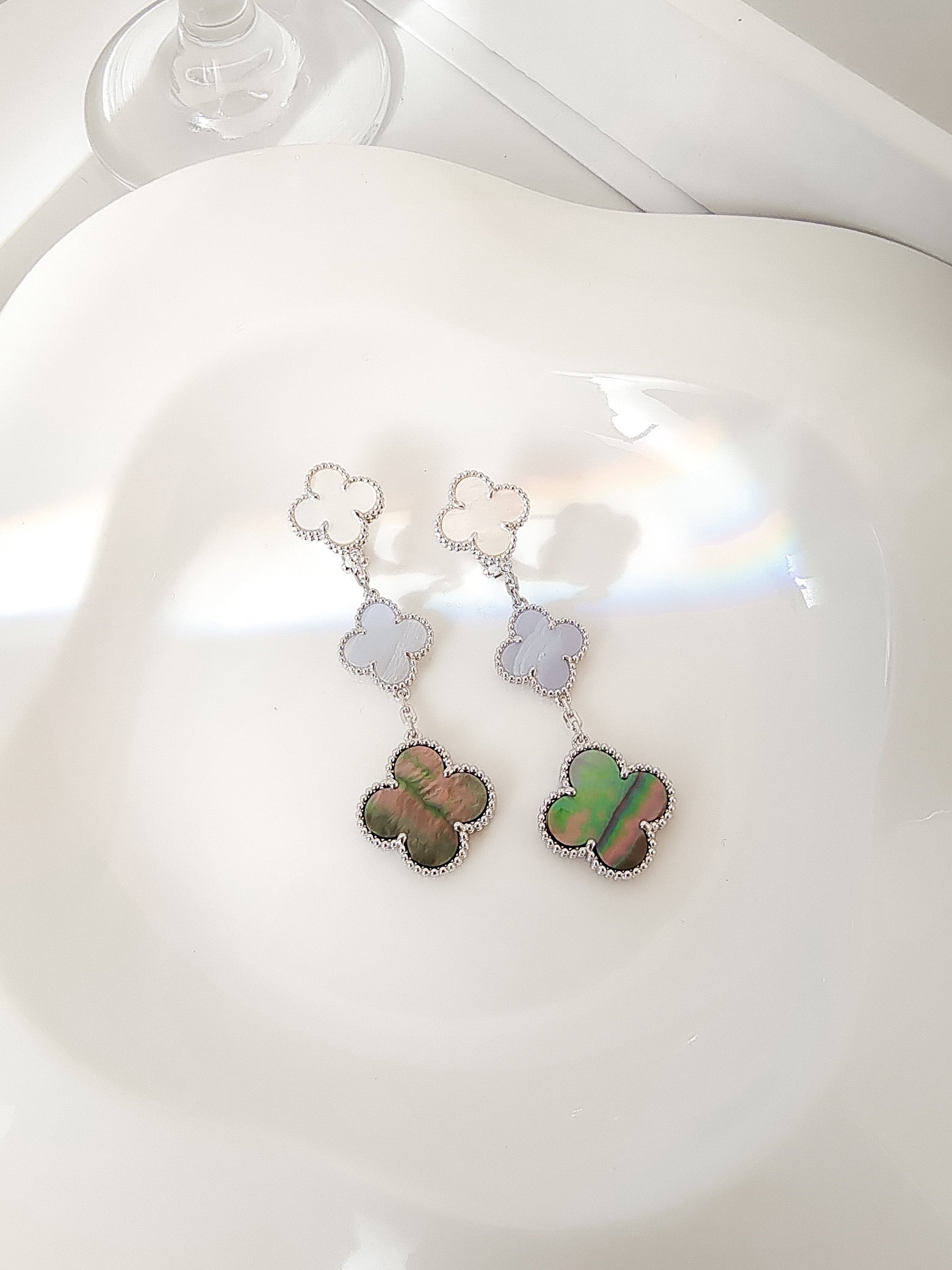 ??Loco?¡¥CLOVER 3 MOTIFS CHALCEDONY DARK MOP SILVER EARRINGS