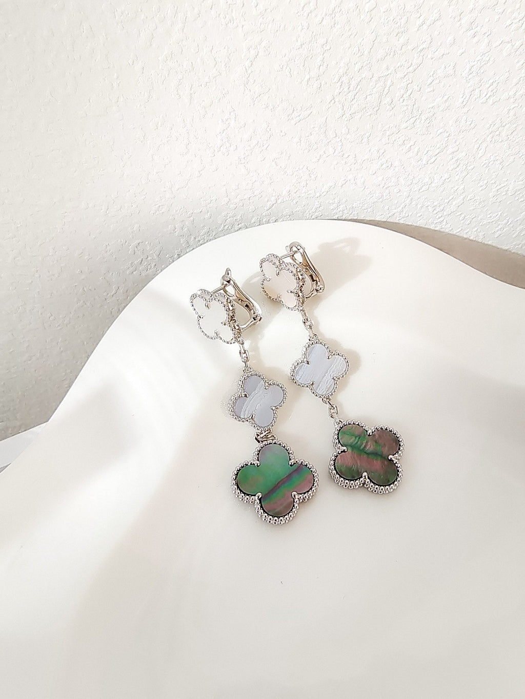 ??Loco?¡¥CLOVER 3 MOTIFS CHALCEDONY DARK MOP SILVER EARRINGS