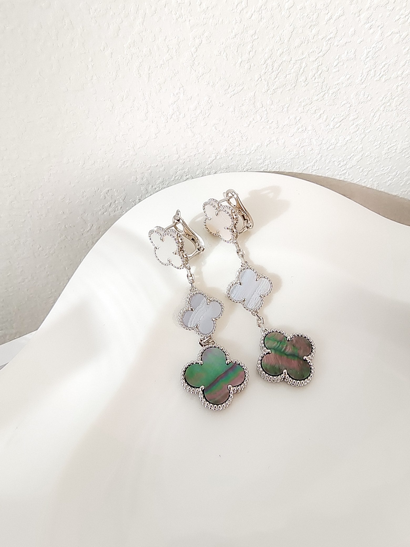 ??Loco?¡¥CLOVER 3 MOTIFS CHALCEDONY DARK MOP SILVER EARRINGS