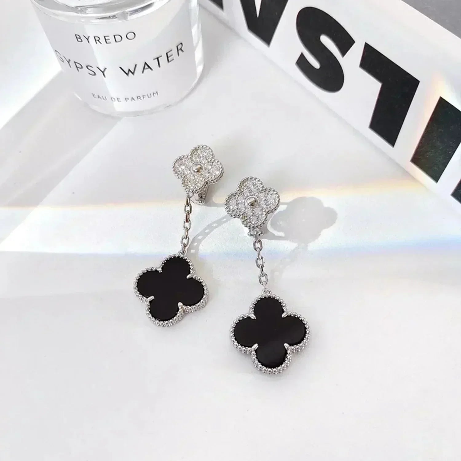 ??Loco?¡¥CLOVER 2 MOTIFS  DIAMOND ONYX EARRINGS SILVER