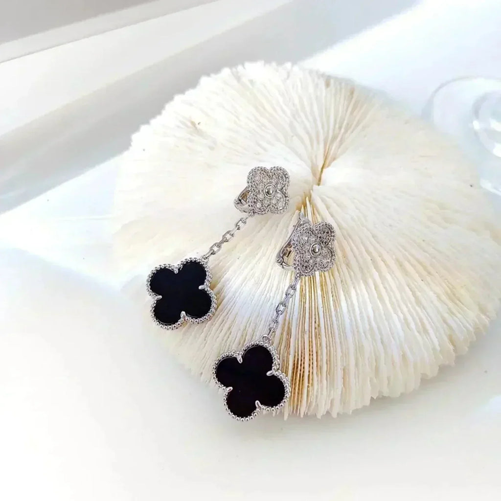 ??Loco?¡¥CLOVER 2 MOTIFS  DIAMOND ONYX EARRINGS SILVER