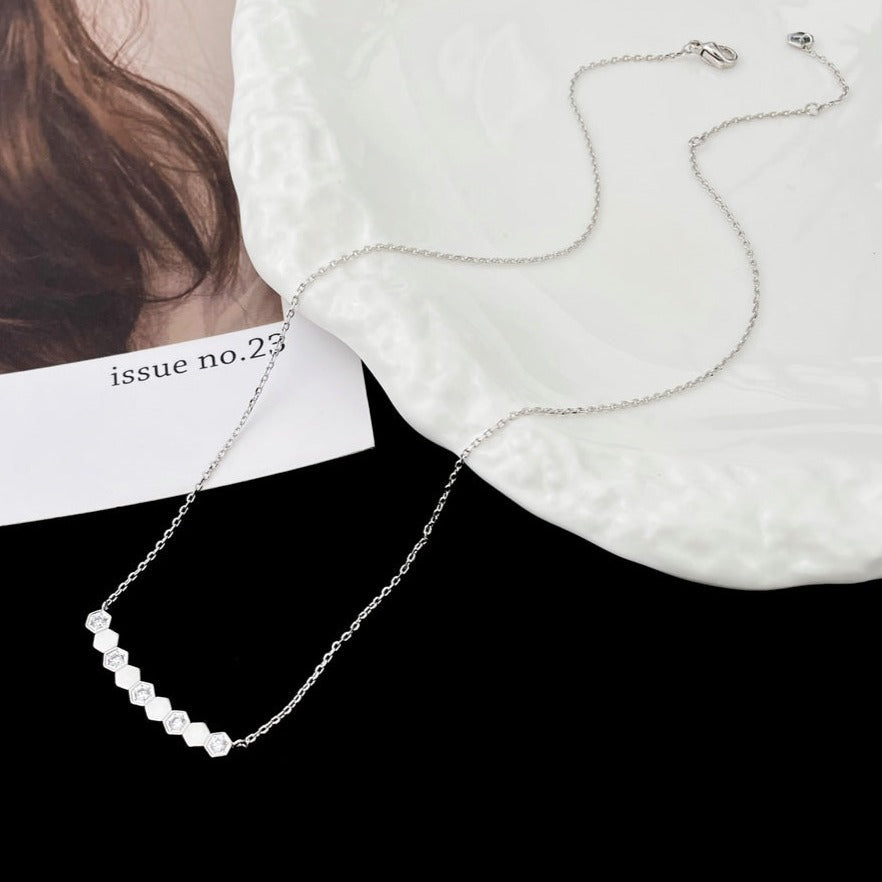 ??Loco?¡¥BEE MY LOVE DIAMOND NECKLACE