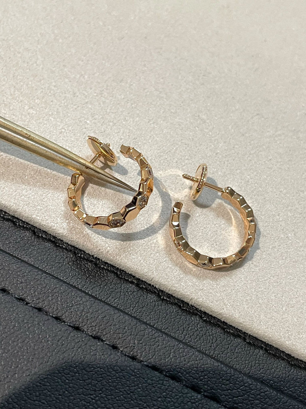 ??Loco?¡¥BEE LOVE Earrings GOLD DIAMOND
