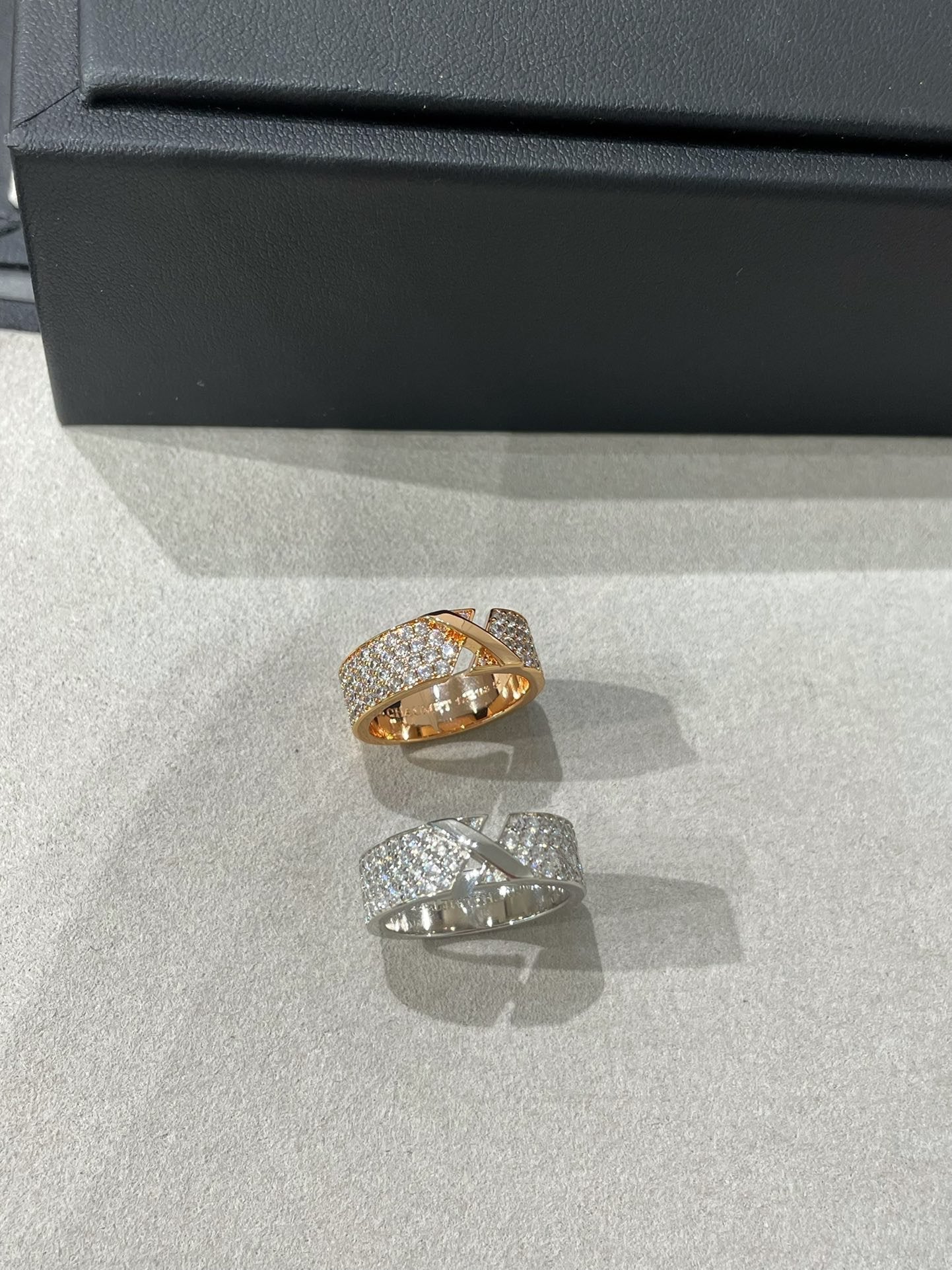 ??Loco?¡¥LIENS EVIDENCE  DIAMOND PAVED RING